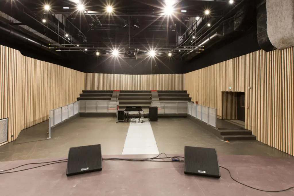 realisation-habillage-mural-audic-menuiserie-menuisier-erdeven(5)